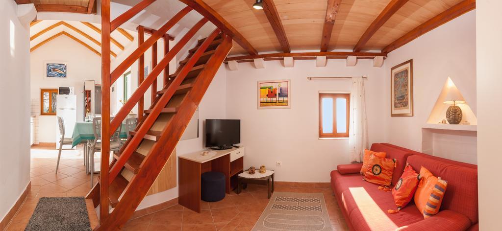 Holiday Home Vineyard House Bol Dış mekan fotoğraf