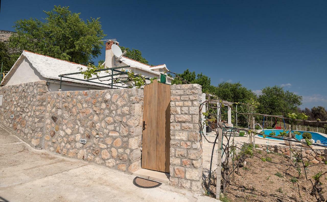 Holiday Home Vineyard House Bol Dış mekan fotoğraf